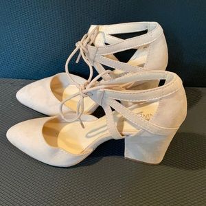 Nine West Like-new blush suede chunky heels